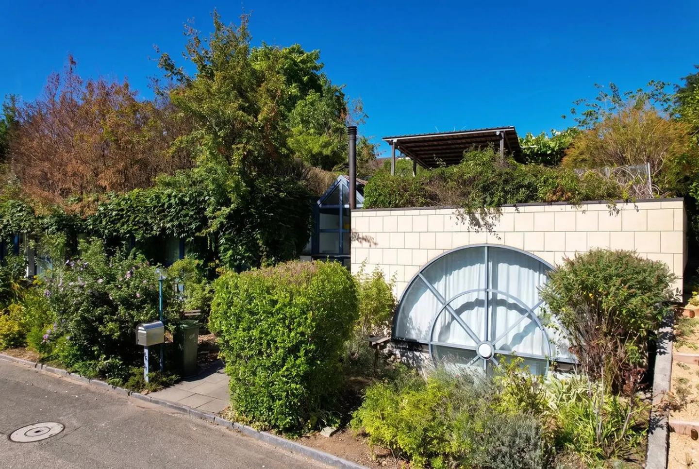 RAFFINÉ. MODERNE. VUE PANORAMIQUE. - Photo 1 sur 12