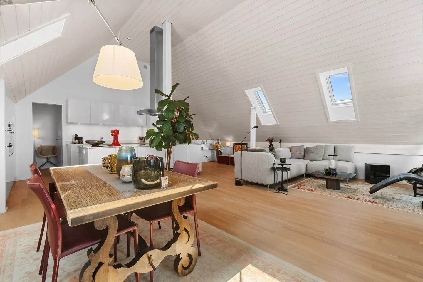 Exclusive living – 3.5-room apartment with private lift access - Photo 2 of 13