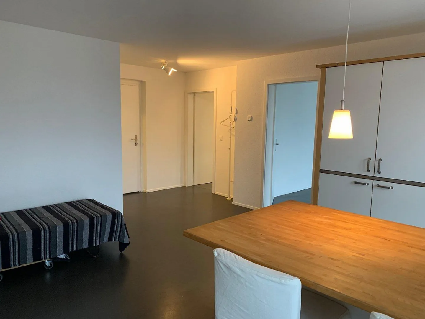 Centrally located, partially furnished single apartment - Photo 2 of 9