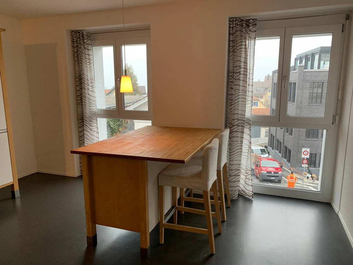 Centrally located, partially furnished single apartment - Photo 4 of 9