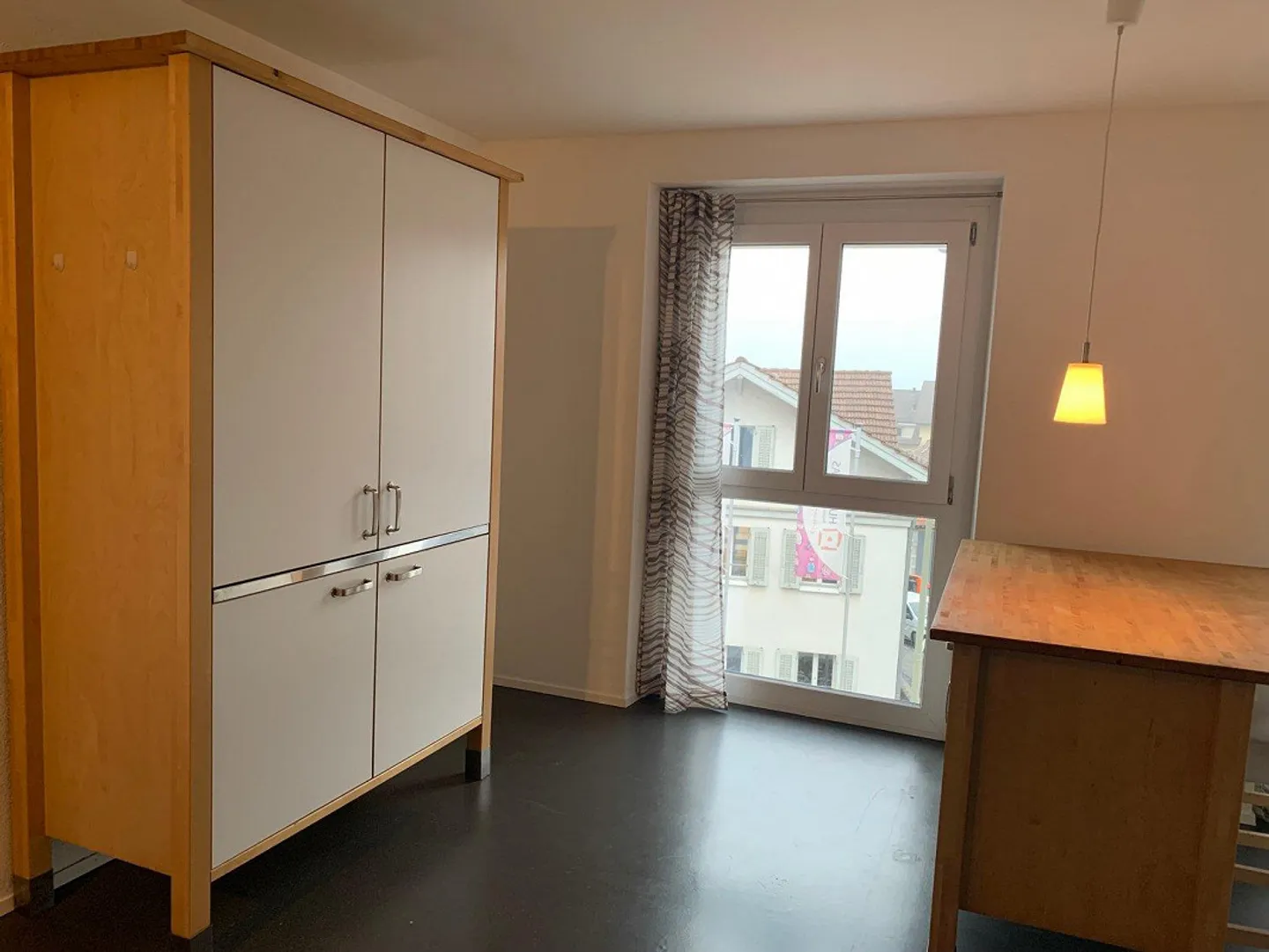 Centrally located, partially furnished single apartment - Photo 6 of 9