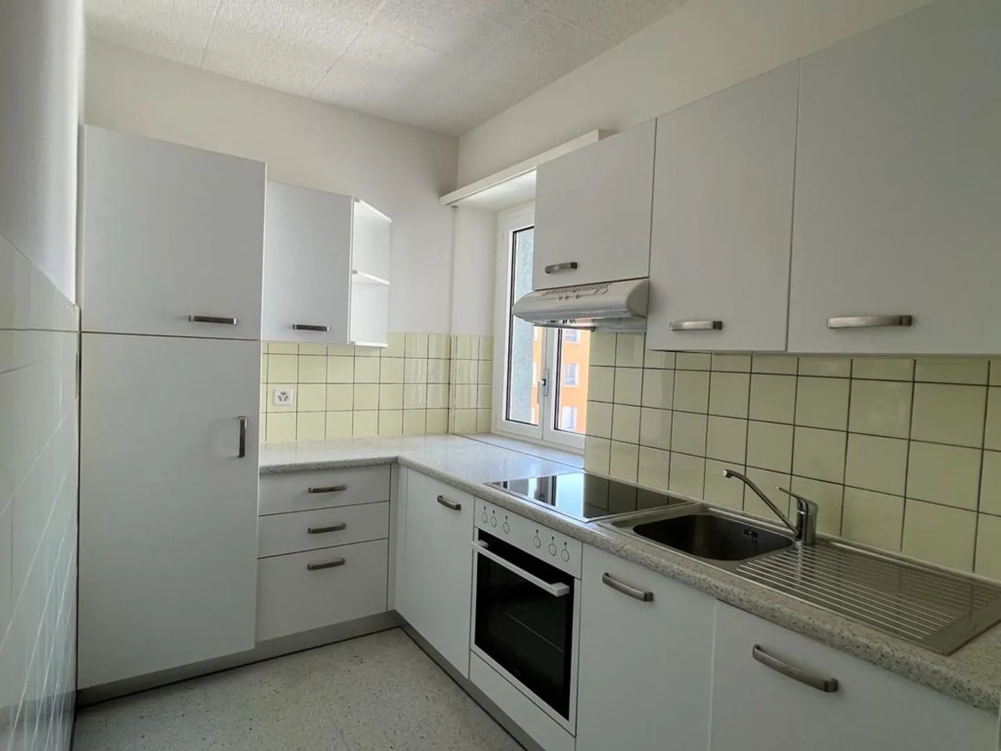 BELLINZONA | HELLER 3.5 ZIMMER - Foto 3 von 10