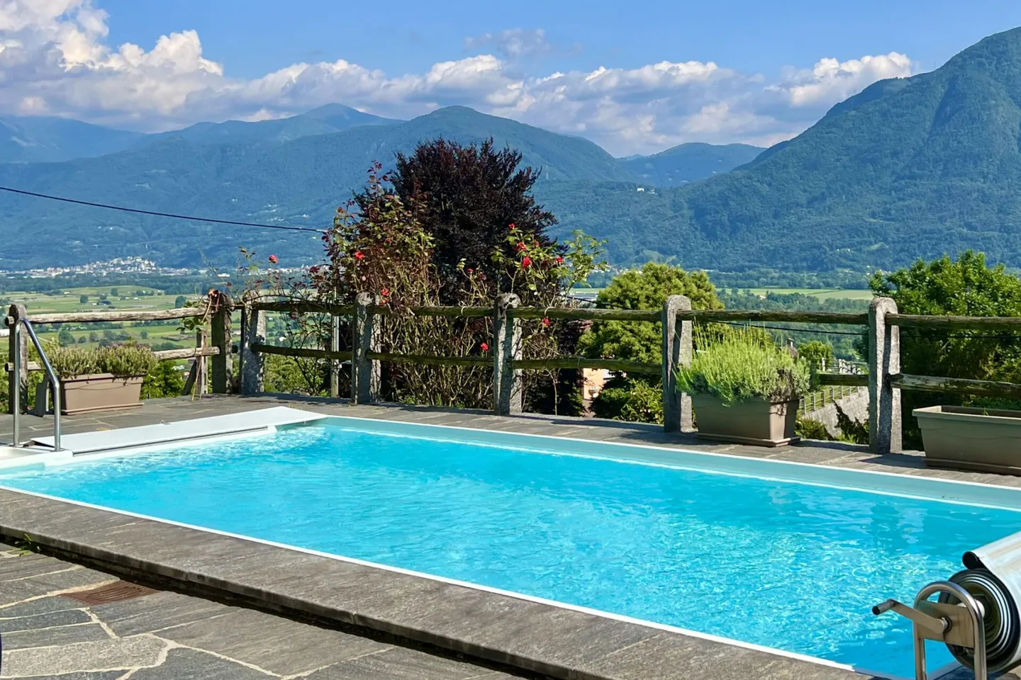 SOLD!!! Charming single-family house with pool and separate guest studio - Photo 2 of 40