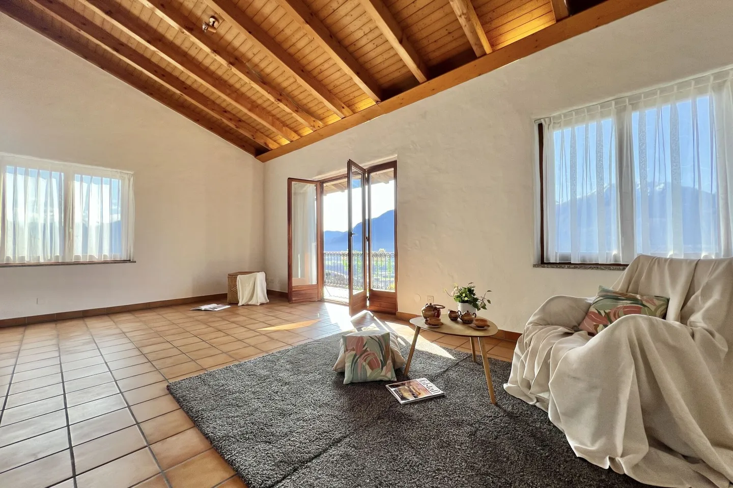 SOLD!!! Charming single-family house with pool and separate guest studio - Photo 7 of 40