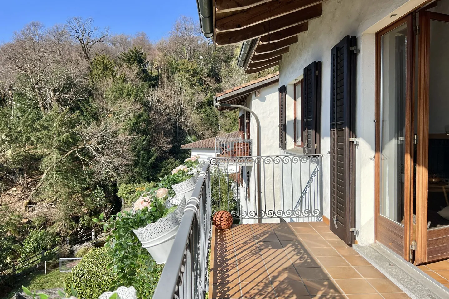 SOLD!!! Charming single-family house with pool and separate guest studio - Photo 11 of 40