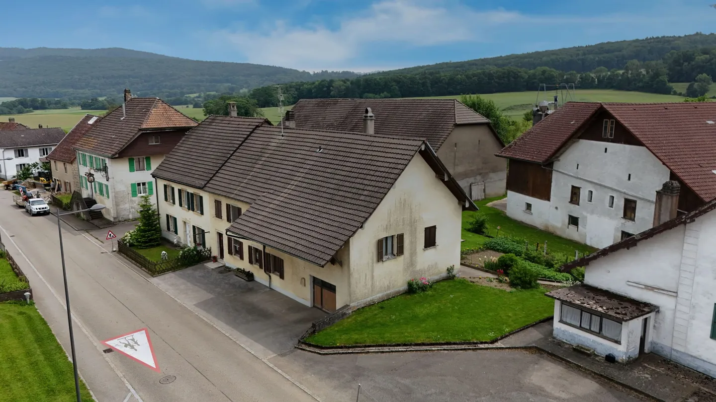 Charmante Maison Familiale au Jura - Photo 1 sur 13