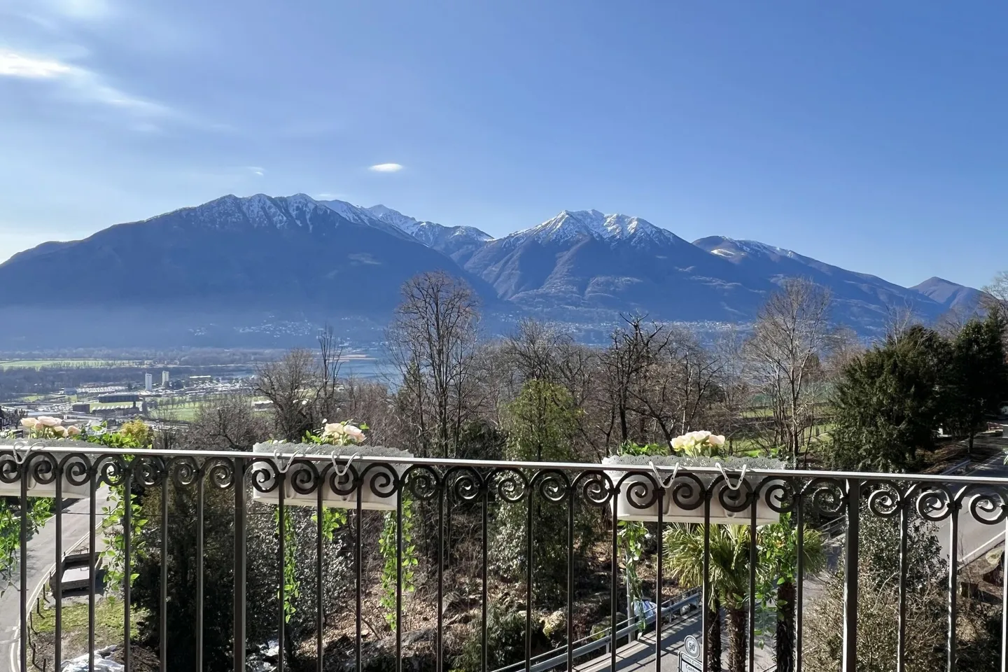 SOLD!!! Charming single-family house with pool and separate guest studio - Photo 12 of 40