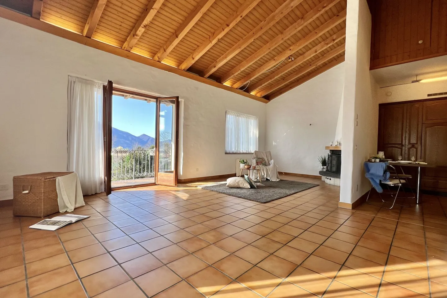 SOLD!!! Charming single-family house with pool and separate guest studio - Photo 5 of 40