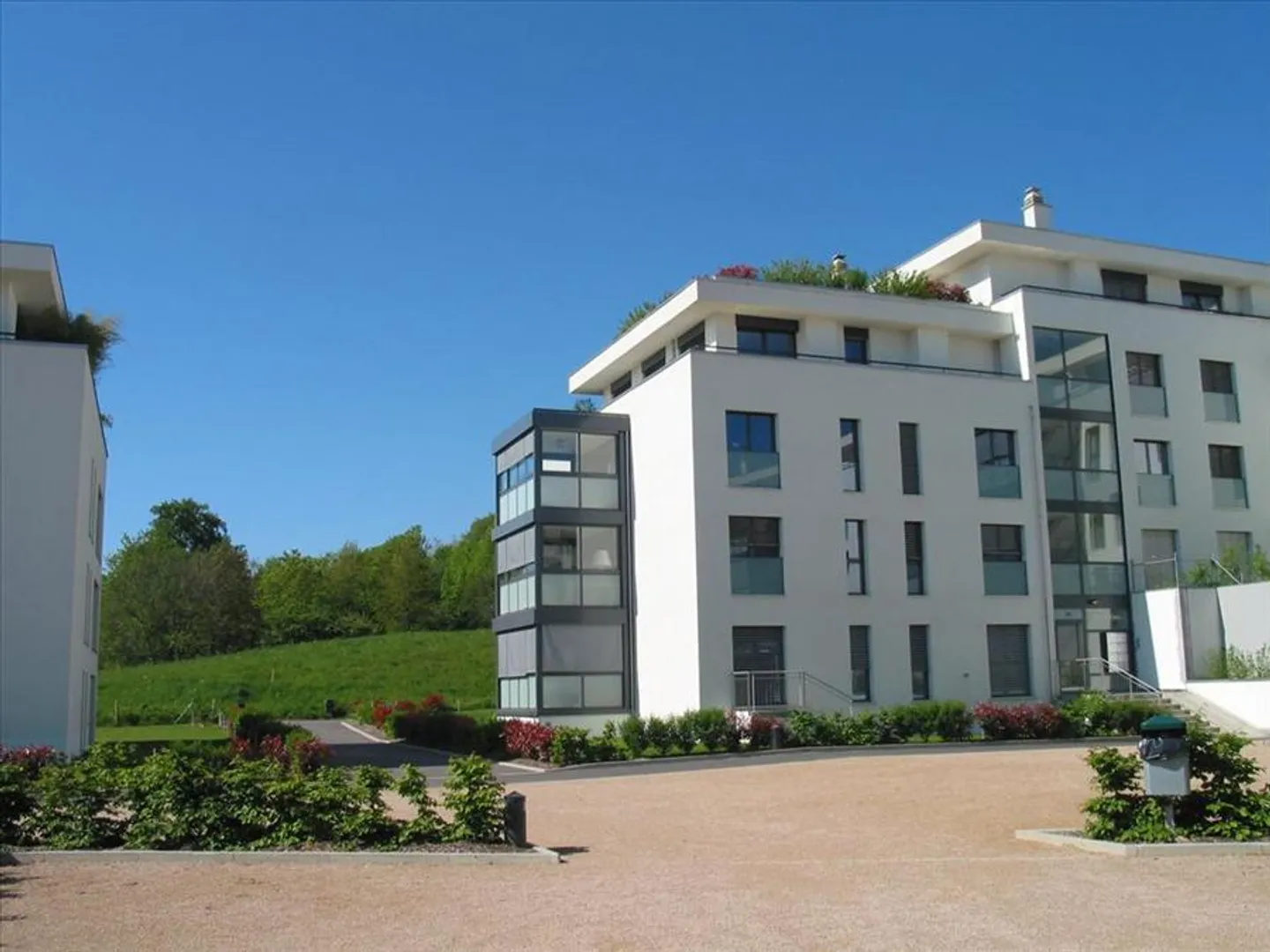 Appartement de Luxe avec Jardin - Photo 1 sur 4