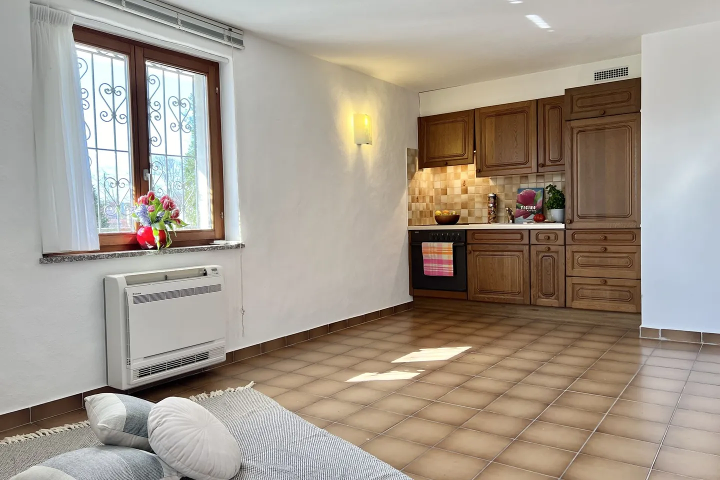 SOLD!!! Charming single-family house with pool and separate guest studio - Photo 29 of 40