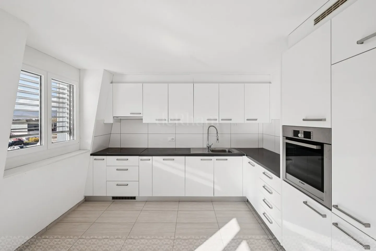 1 month rent free! - Photo 2 of 9