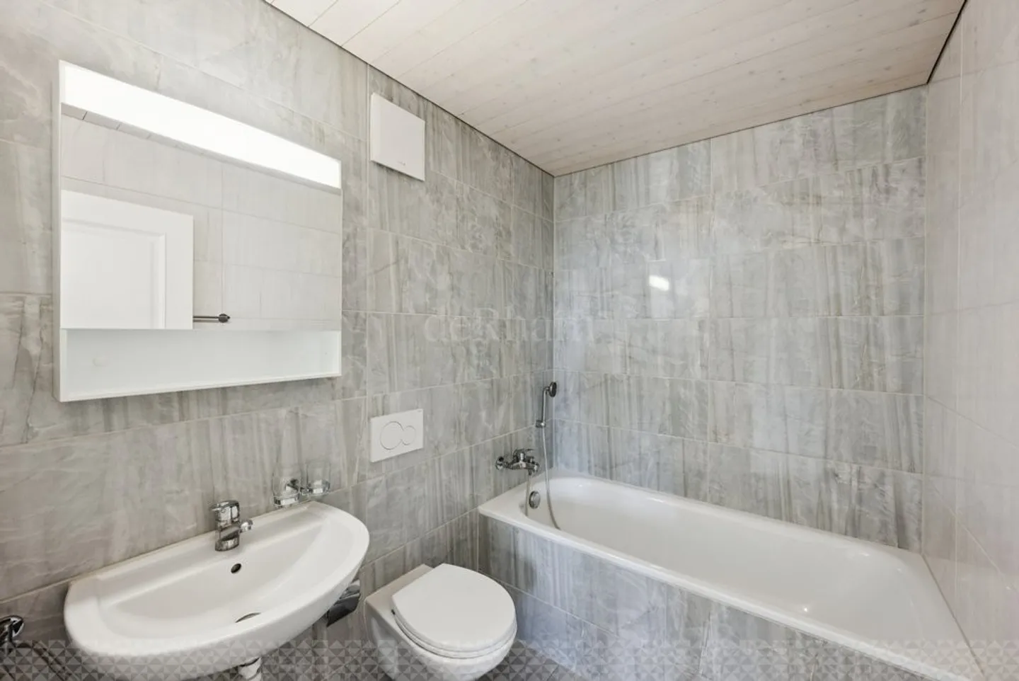 1 month rent free! - Photo 5 of 9