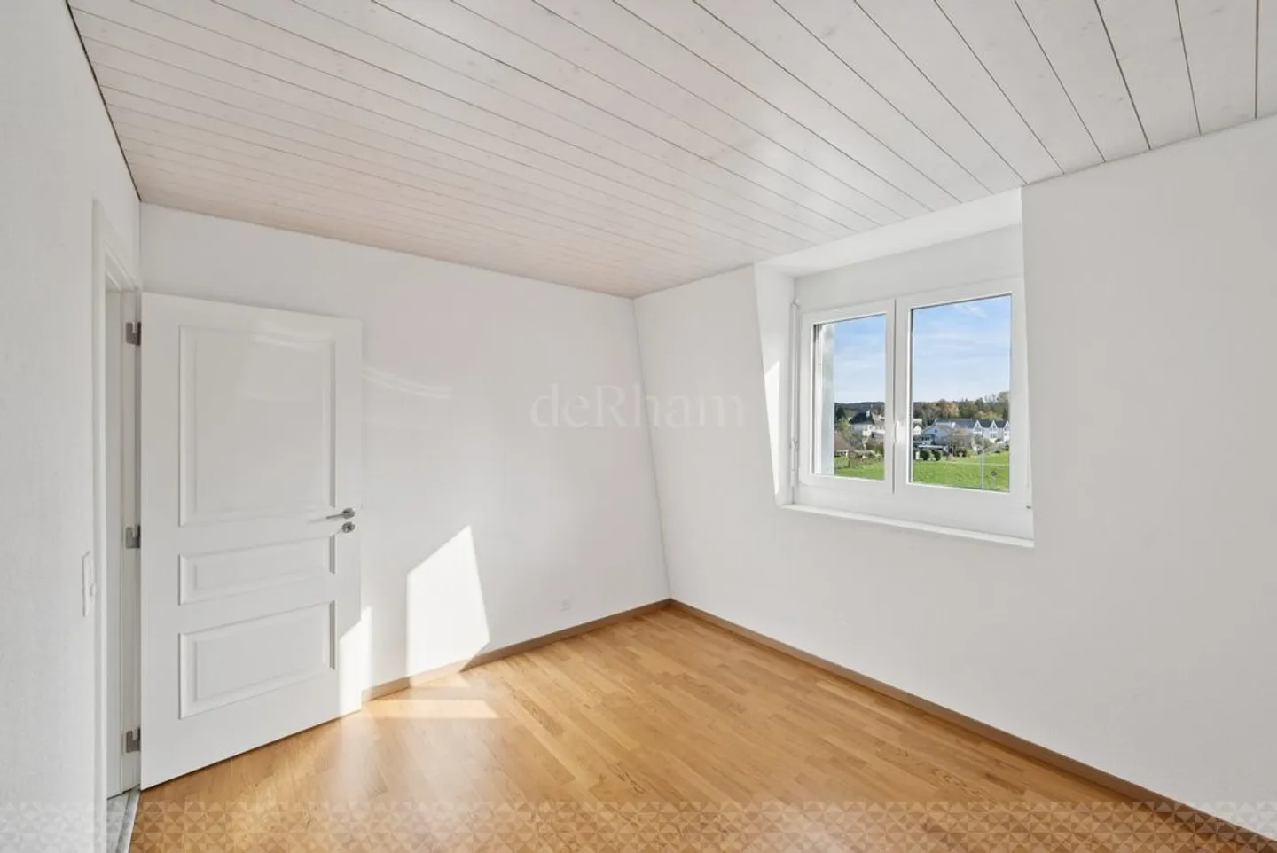 1 month rent free! - Photo 6 of 9