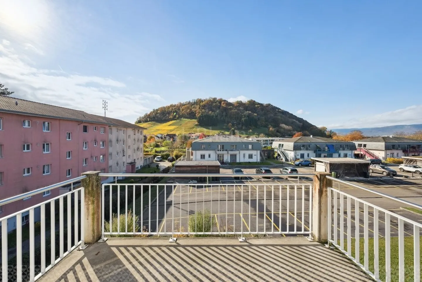 1 month rent free! - Photo 8 of 9