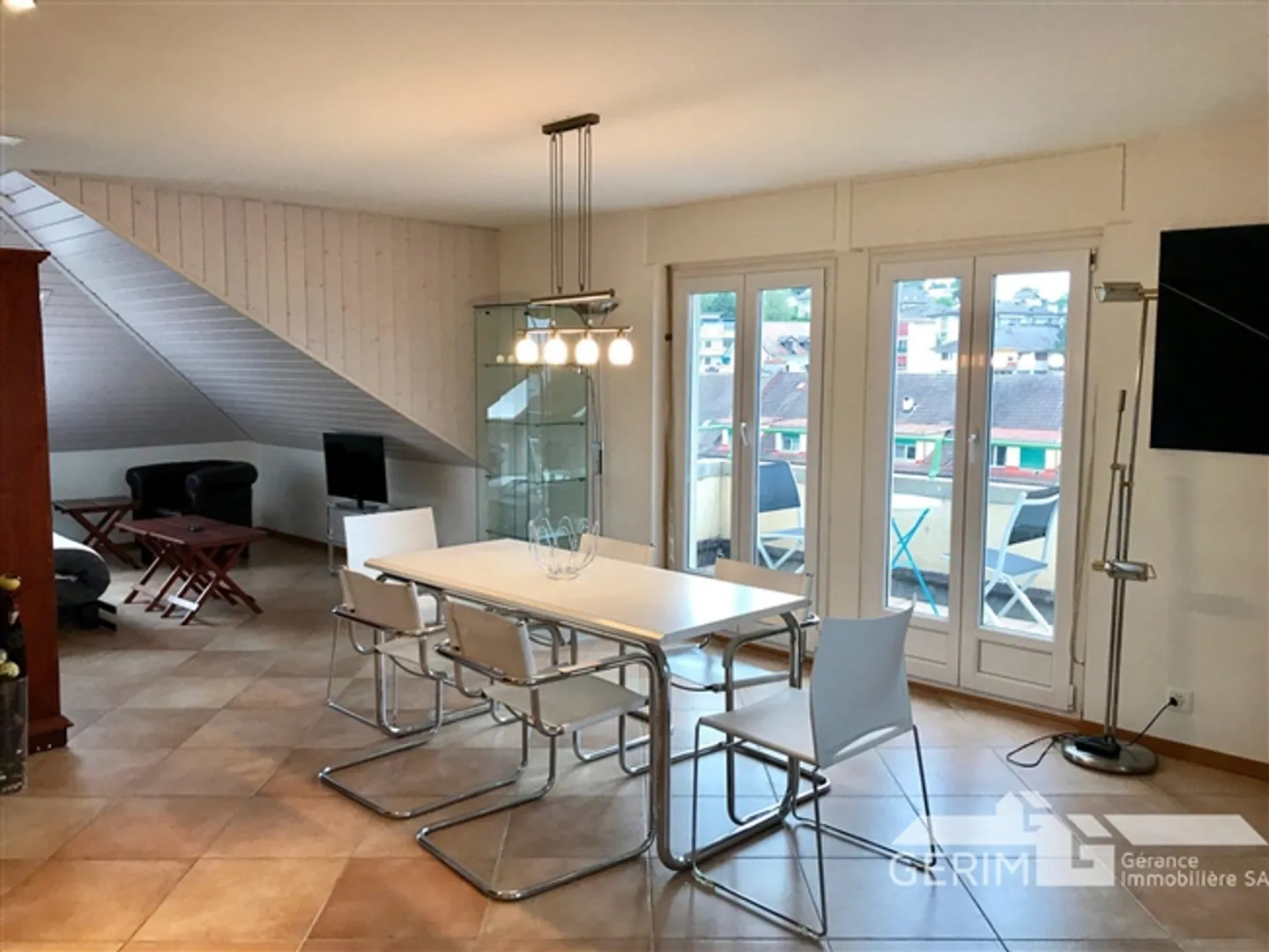 APPARTEMENT MEUBLÉ DANS LE QUARTIER DE CHAILLY AVEC VUE SUR LE LAC - Photo 3 sur 13