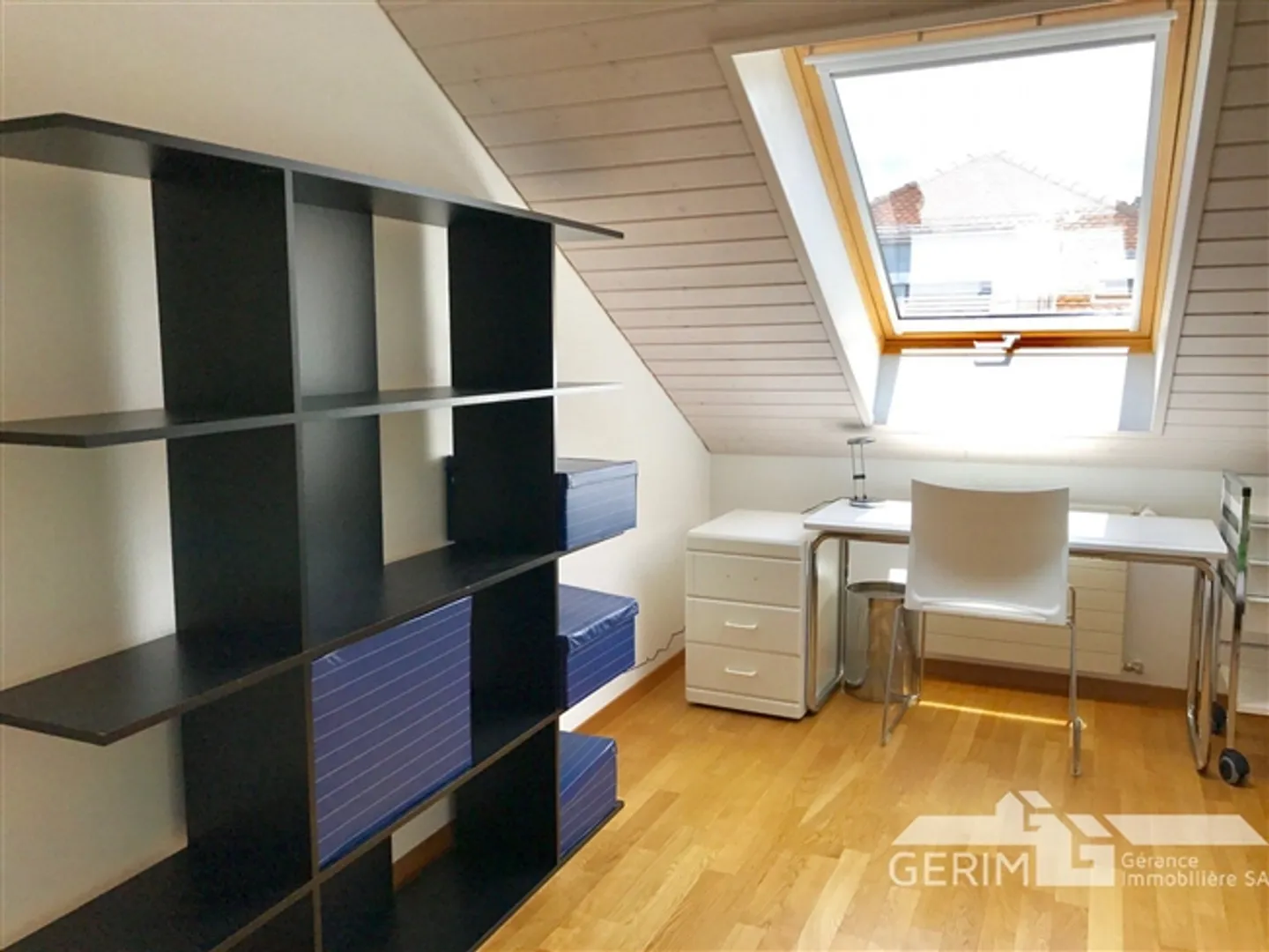 APPARTEMENT MEUBLÉ DANS LE QUARTIER DE CHAILLY AVEC VUE SUR LE LAC - Photo 7 sur 13