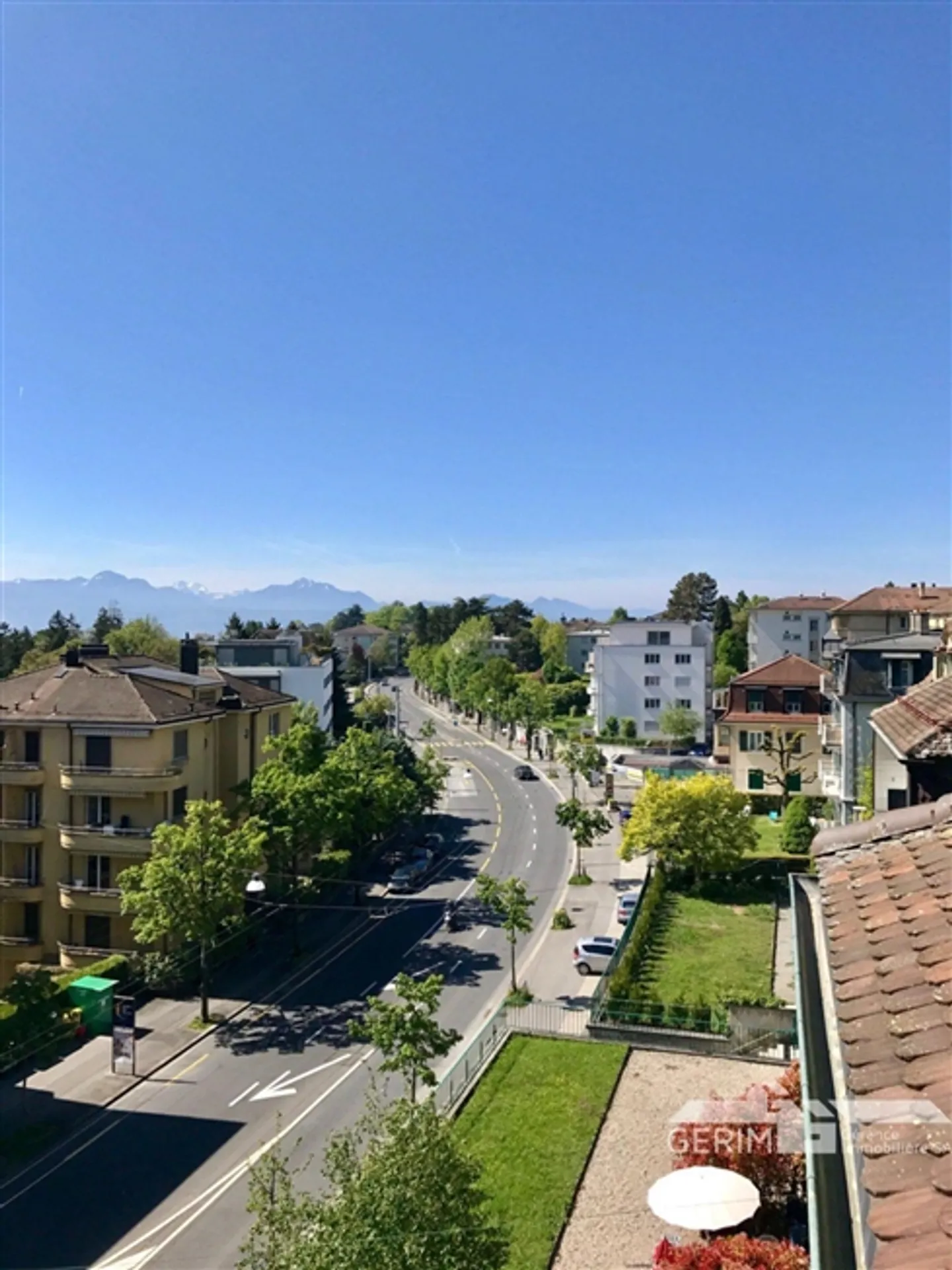 APPARTEMENT MEUBLÉ DANS LE QUARTIER DE CHAILLY AVEC VUE SUR LE LAC - Photo 1 sur 13