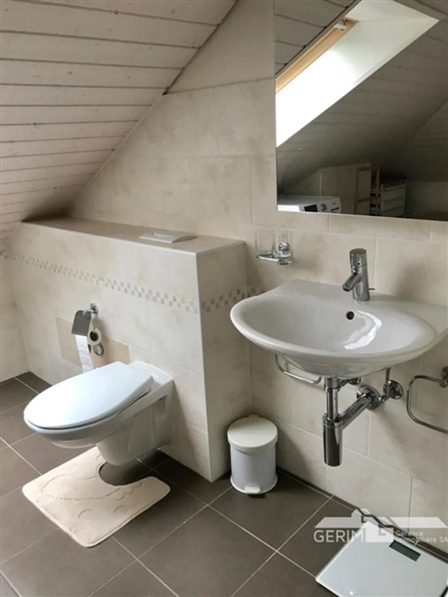 APPARTEMENT MEUBLÉ DANS LE QUARTIER DE CHAILLY AVEC VUE SUR LE LAC - Photo 9 sur 13