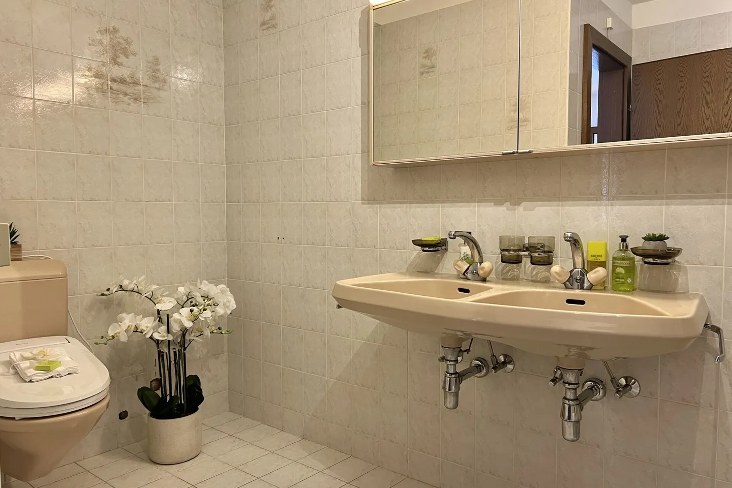 SOLD!!! Charming single-family house with pool and separate guest studio - Photo 18 of 40