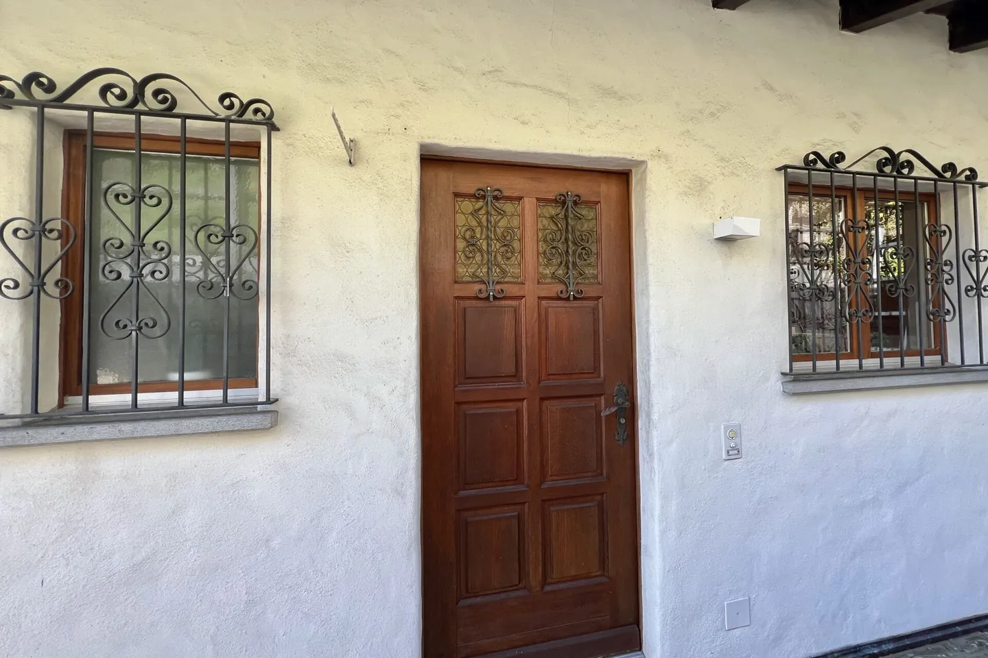 SOLD!!! Charming single-family house with pool and separate guest studio - Photo 32 of 40