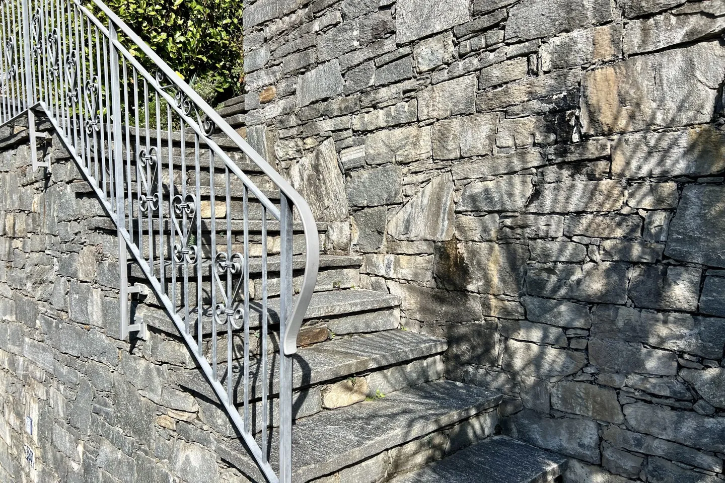 SOLD!!! Charming single-family house with pool and separate guest studio - Photo 38 of 40