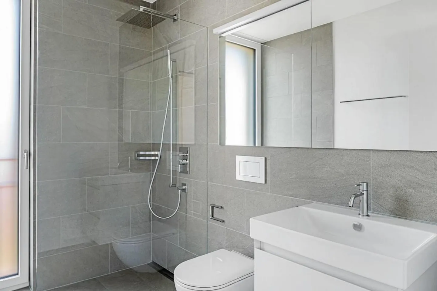 Appartement en open-space avec une belle vue sur la montagne - Photo 3 sur 6