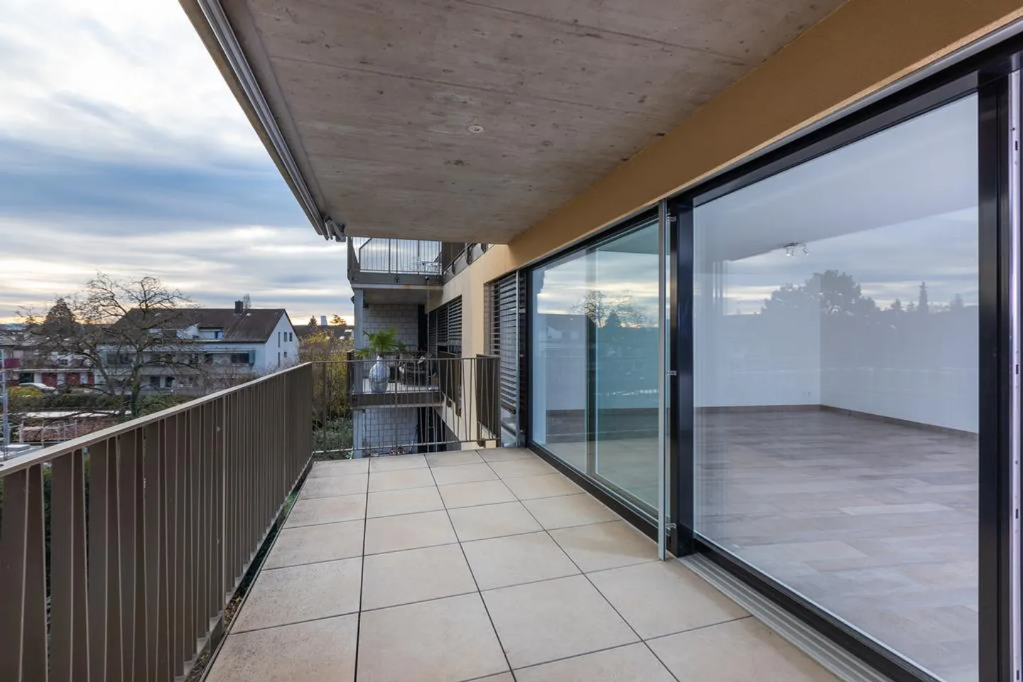 Modern 4-room apartment in a quiet residential area in Riehen - Photo 2 of 9