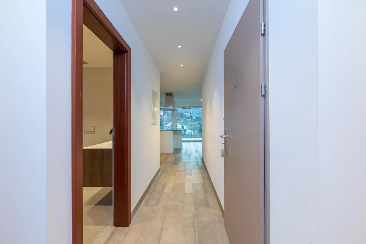 Modern 4-room apartment in a quiet residential area in Riehen - Photo 3 of 9