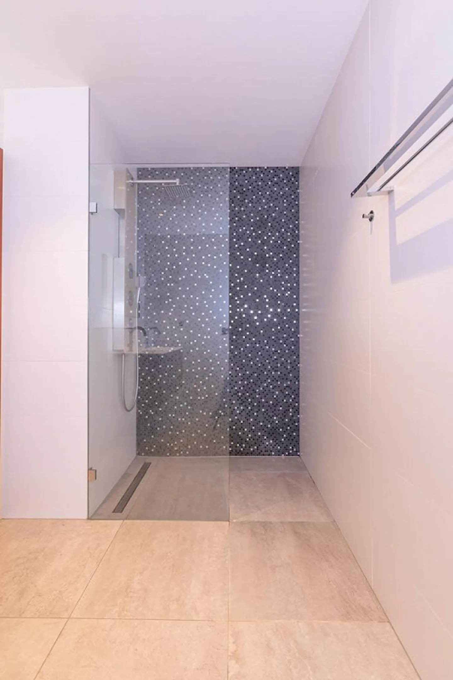 Modern 4-room apartment in a quiet residential area in Riehen - Photo 5 of 9