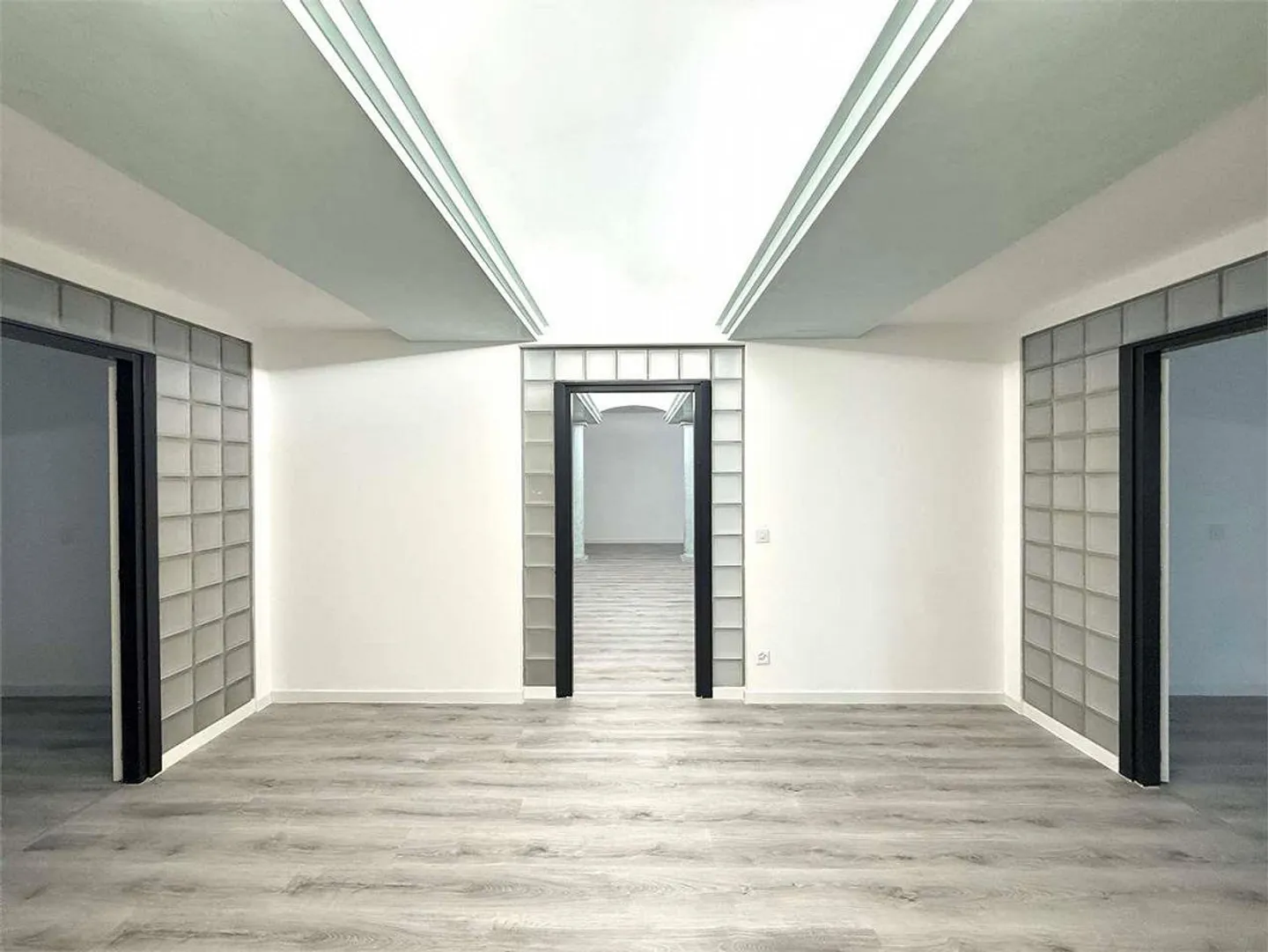 Lugano, prestigebüro mit 7 Räumen und Panoramablick auf den See - Foto 1 von 9