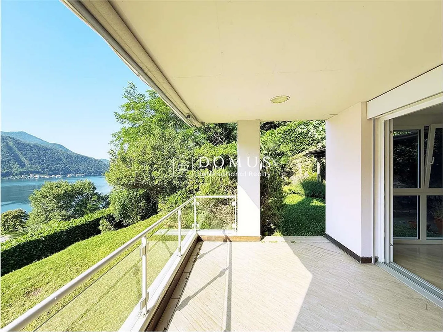 magnificent apartment in Morcote - Photo 2 of 13