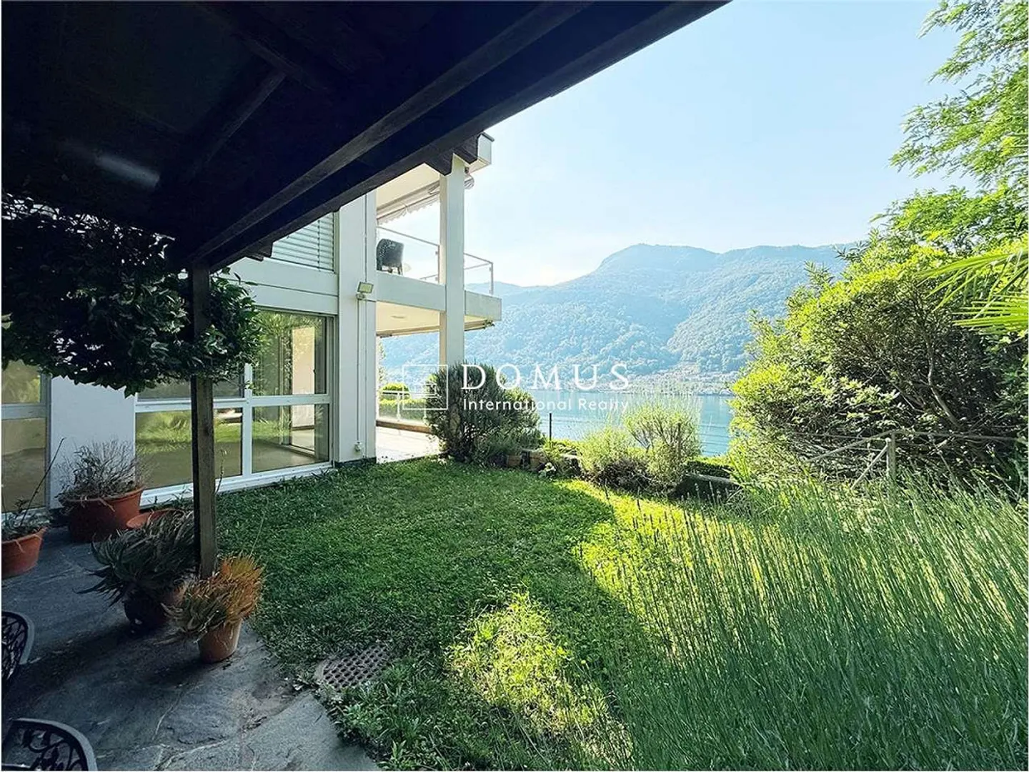 magnificent apartment in Morcote - Photo 3 of 13