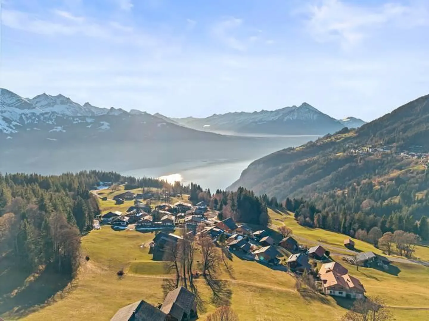 TOP OF OBERLAND: MODERN PANORAMIC APARTMENT IN BEATENBERG - Photo 1 of 9