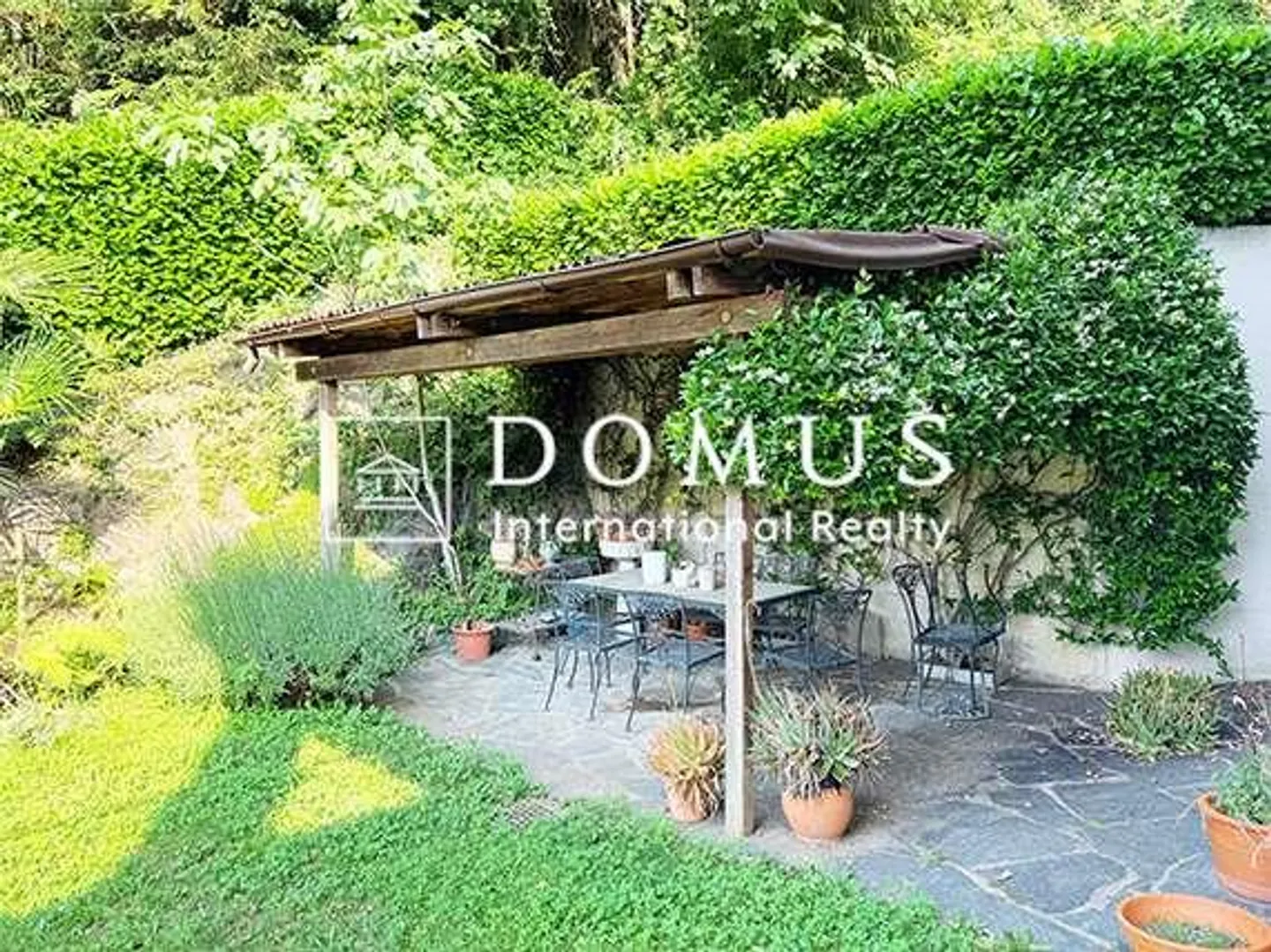 magnificent apartment in Morcote - Photo 4 of 13