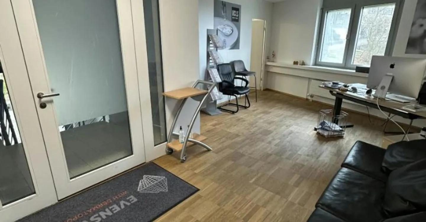 Charmantes Büro mit Seeblick - Foto 2 von 12