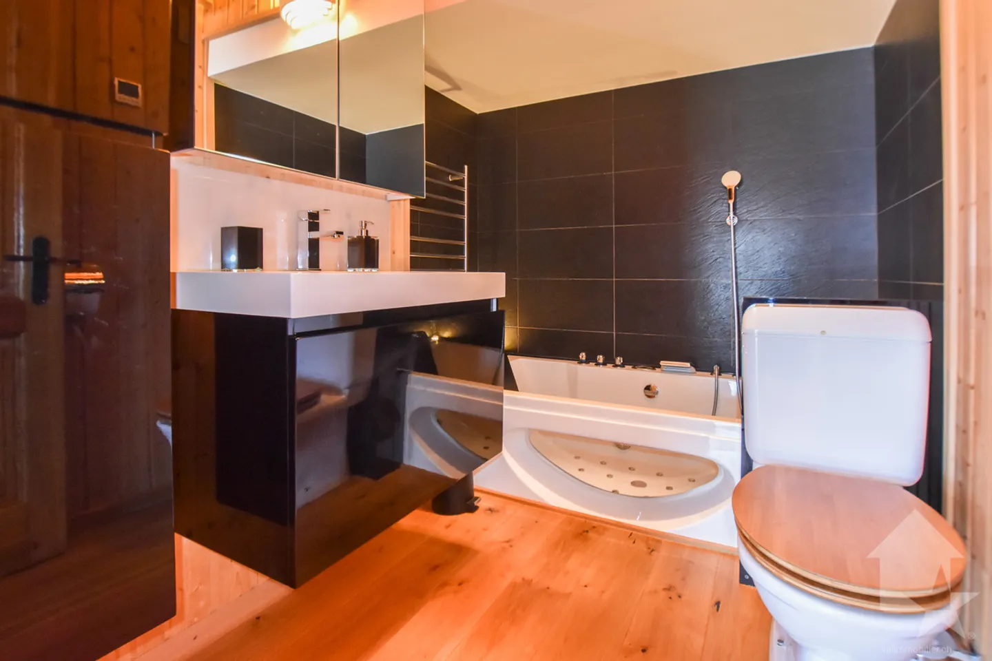 Magnificent chalet near the ski slopes - Photo 21 of 32