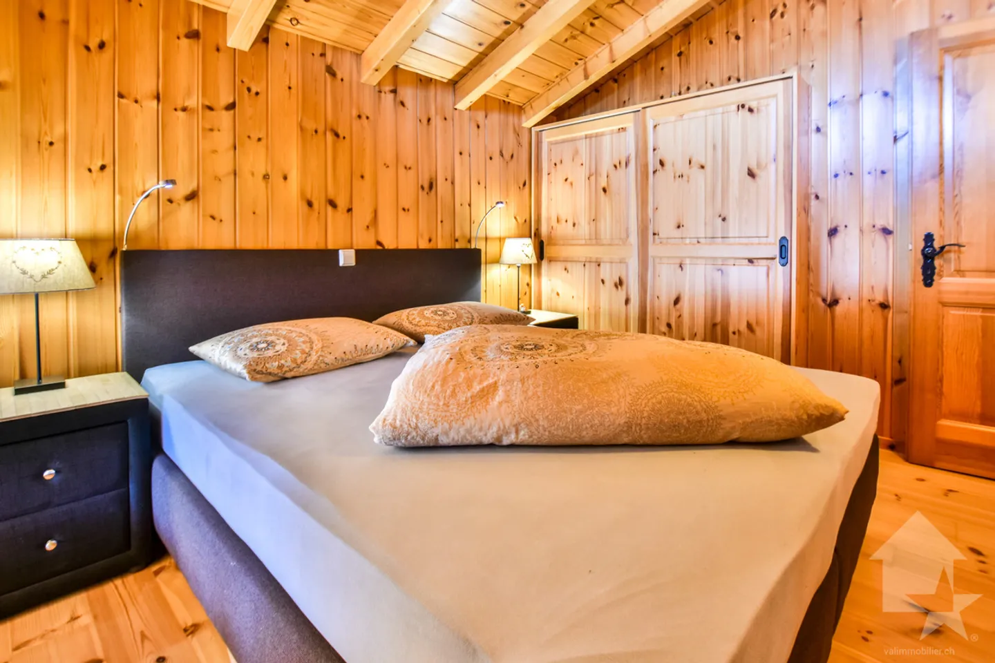 Magnificent chalet near the ski slopes - Photo 24 of 32