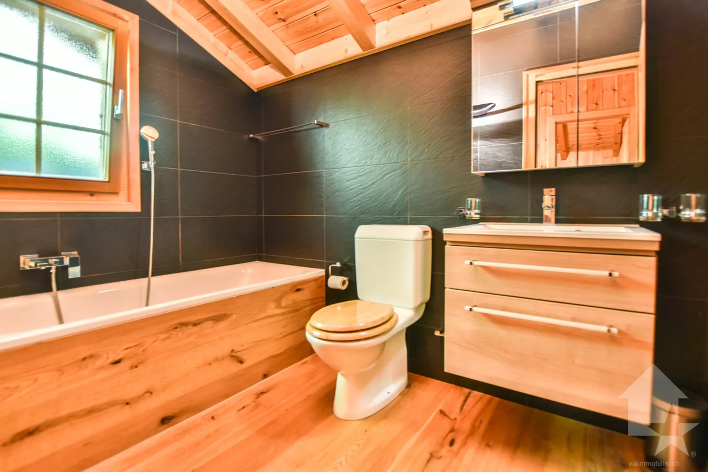 Magnificent chalet near the ski slopes - Photo 29 of 32