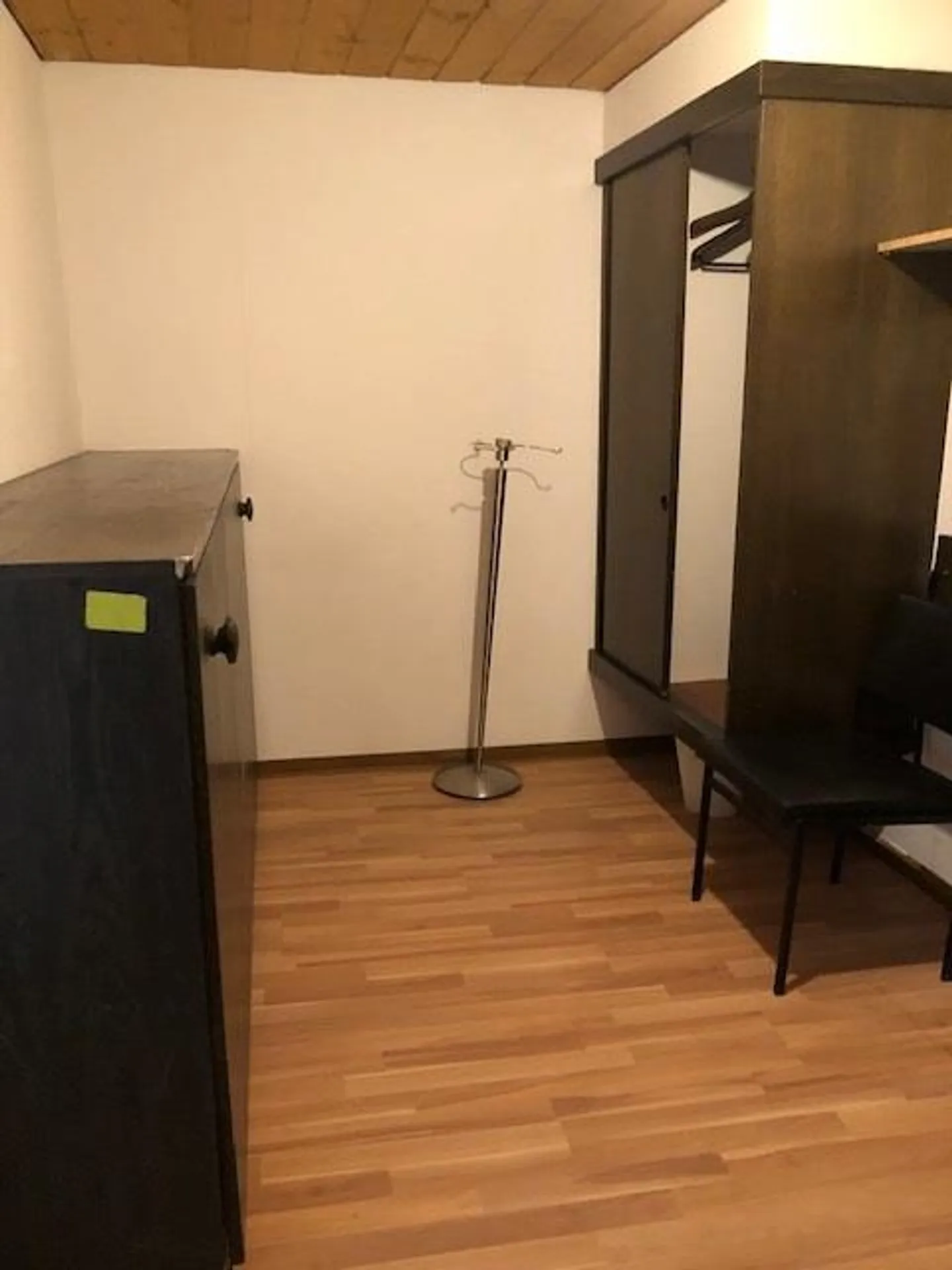 Möbliertes Zimmer mit Dusche - Foto 4 von 6