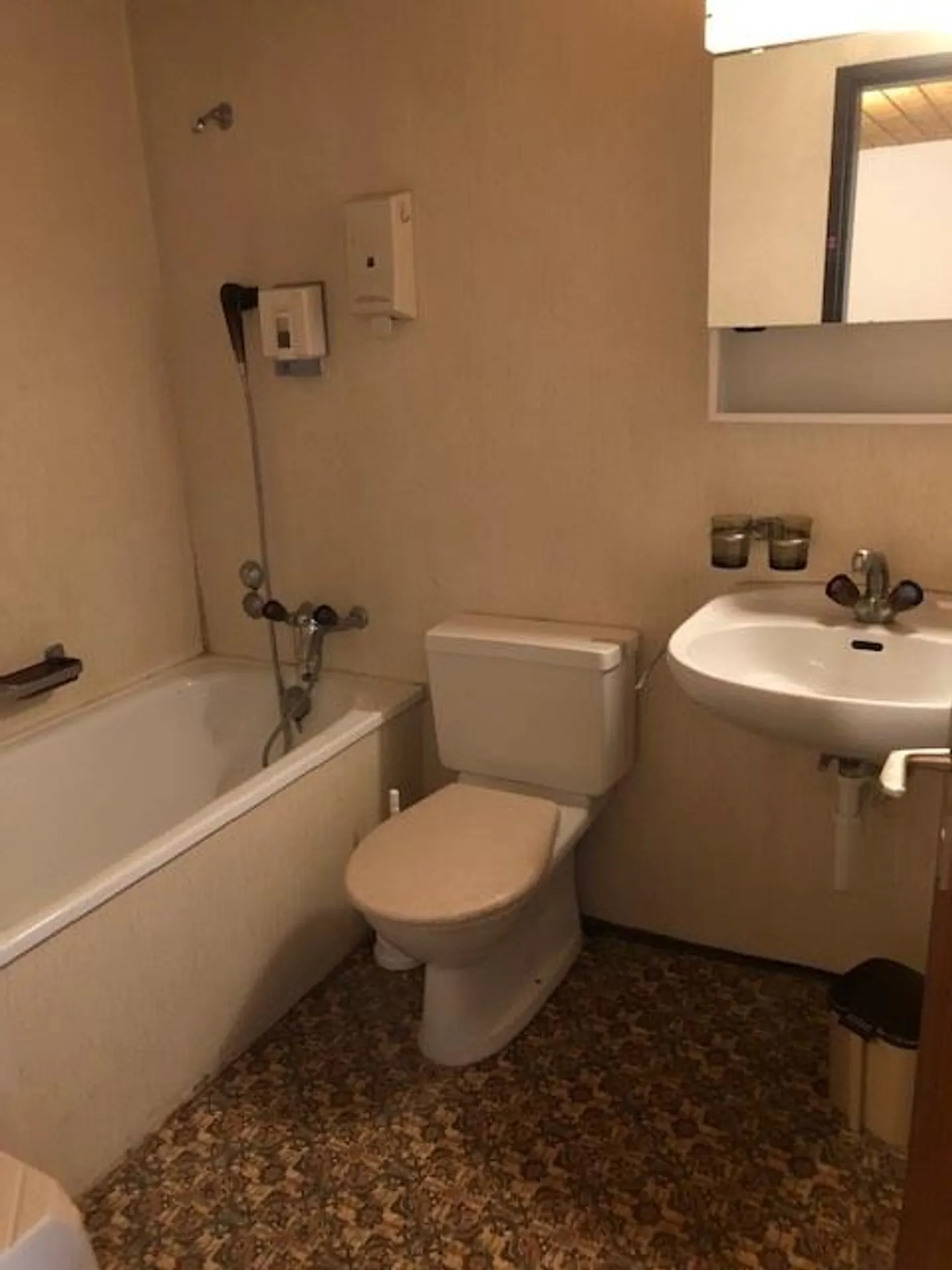 Möbliertes Zimmer mit Dusche - Foto 6 von 6