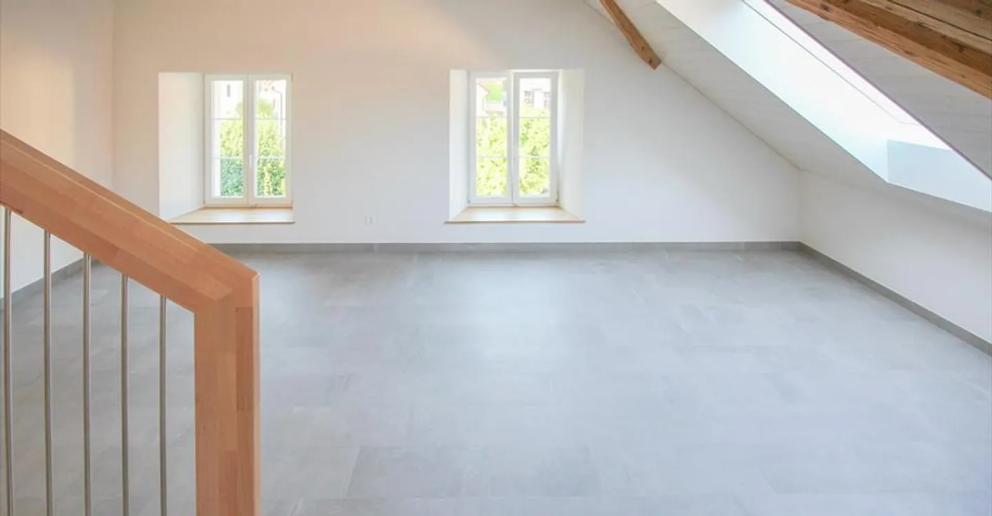 Appartamento duplex di 2.5 locali completamente ristrutturato nel centro di Fleurier - Foto 5 di 13