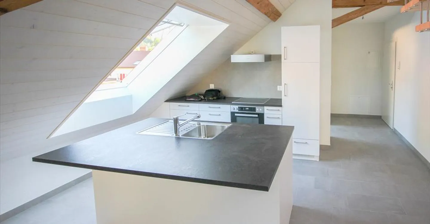 Appartamento duplex di 2.5 locali completamente ristrutturato nel centro di Fleurier - Foto 4 di 13
