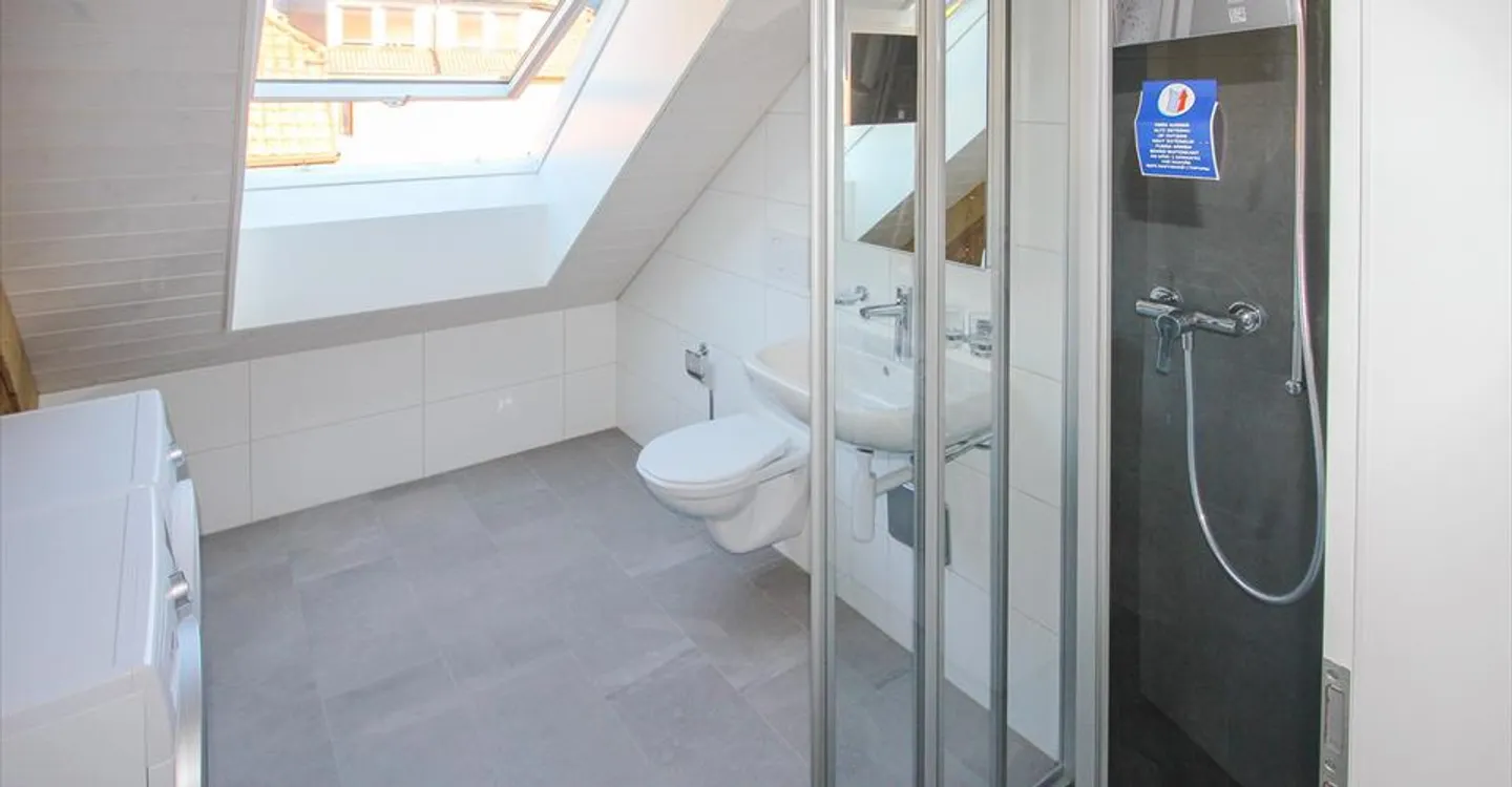 Appartamento duplex di 2.5 locali completamente ristrutturato nel centro di Fleurier - Foto 8 di 13