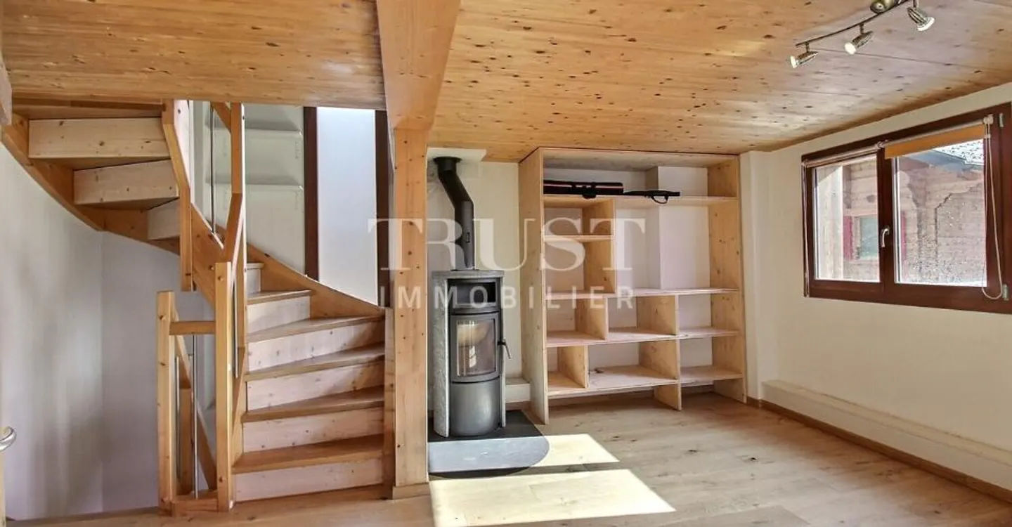 LUC - AYENT – MAGNIFIQUE GRANGE RÉNOVÉE AVEC MAISON VILLAGEOISE - Photo 4 of 11