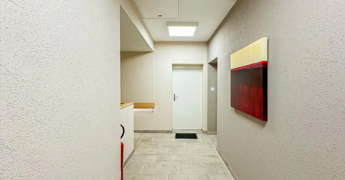 Appartamento duplex di 2.5 locali completamente ristrutturato nel centro di Fleurier - Foto 10 di 13