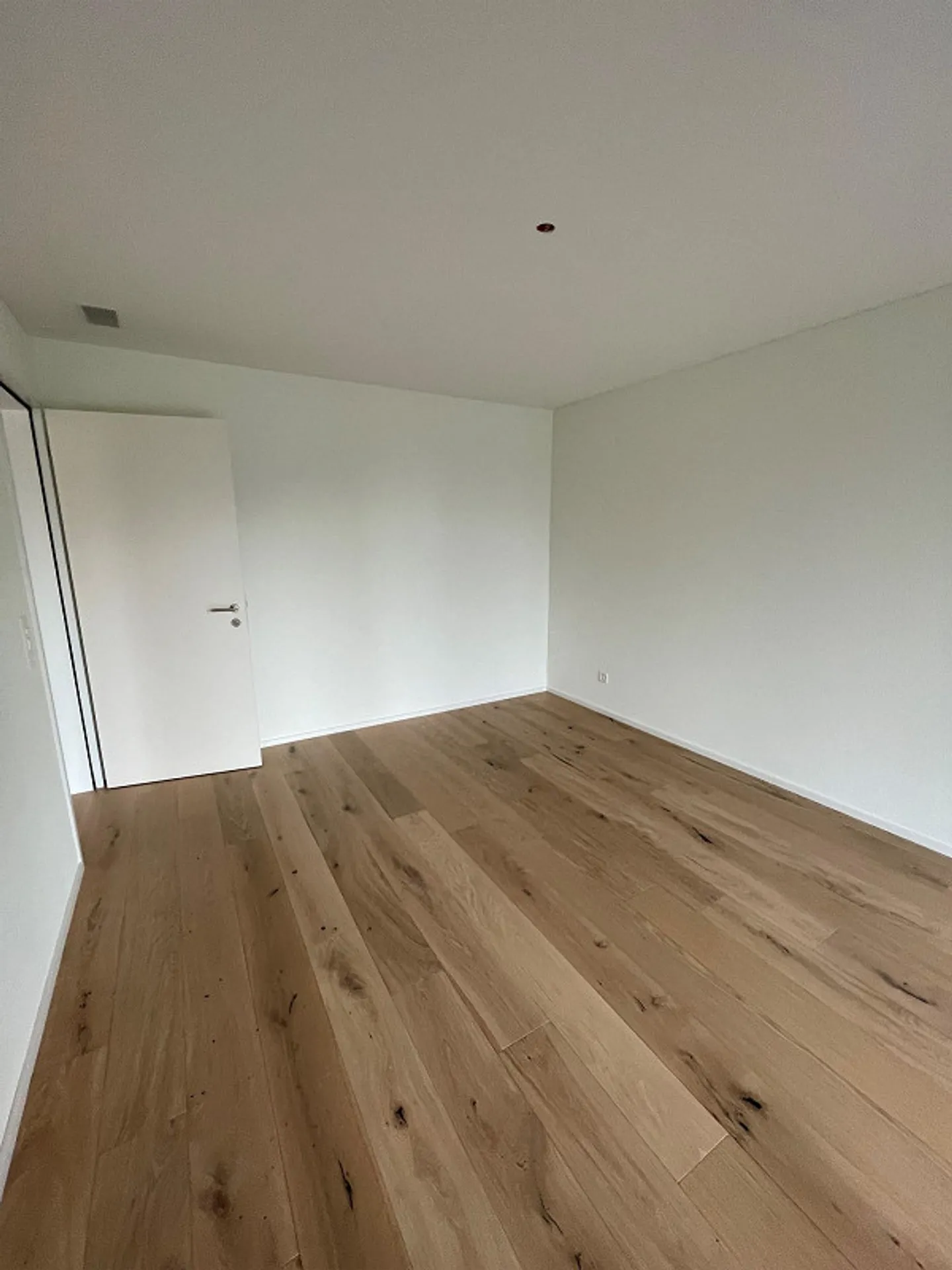 Appartement moderne de 2,5 pièces au rez-de-chaussée dans la verdure - Photo 5 sur 11