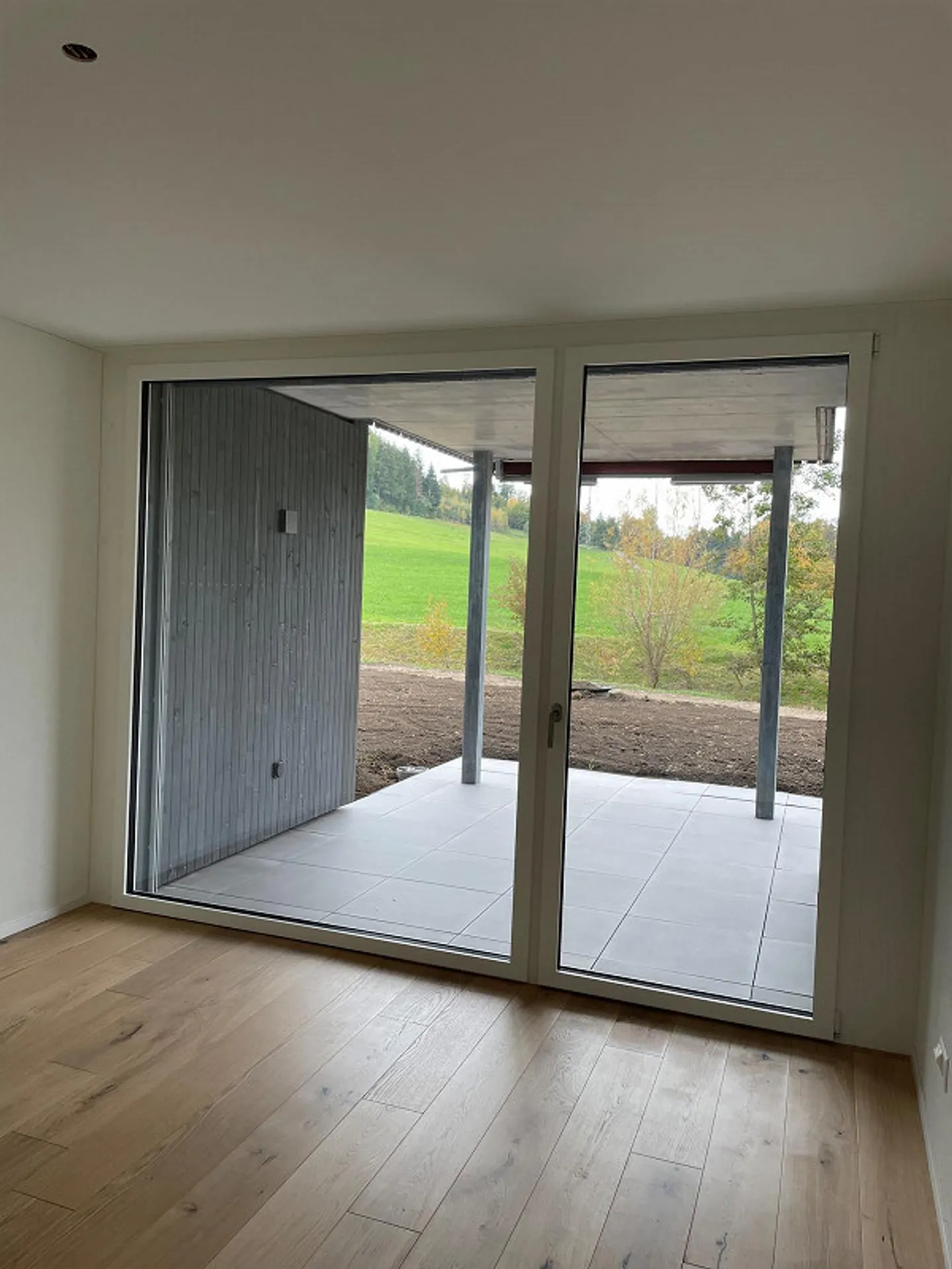 Appartement moderne de 2,5 pièces au rez-de-chaussée dans la verdure - Photo 6 sur 11