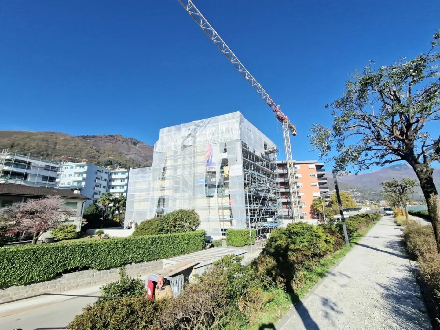 ZU VERKAUFEN IN LOCARNO - NEUE 2.5 ZIMMERWOHNUNG IM 2. STOCK - Foto 3 von 14