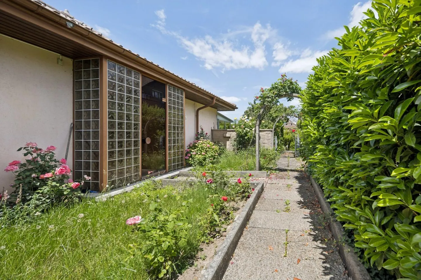 Grundstück mit hohem Potenzial und bestehendem Haus für Investoren - Foto 3 von 13