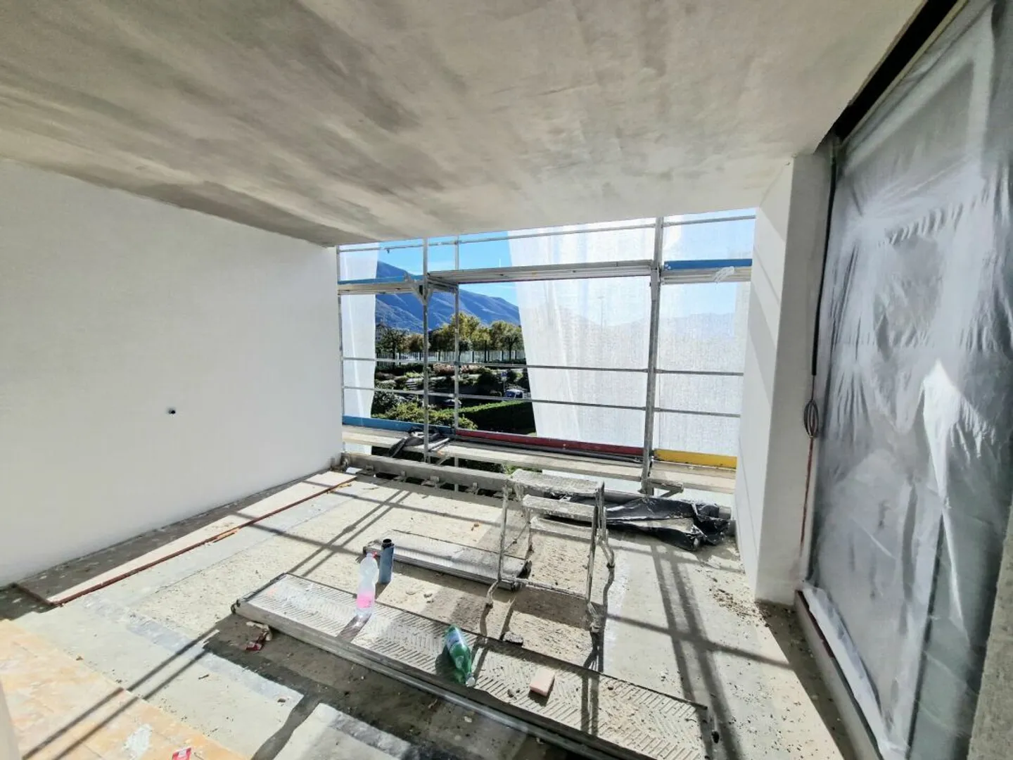 ZU VERKAUFEN IN LOCARNO - NEUE 2.5 ZIMMERWOHNUNG IM 2. STOCK - Foto 11 von 14